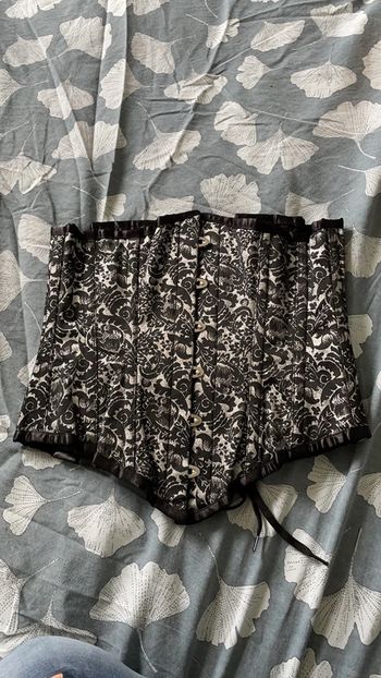 Corset noir et argenté