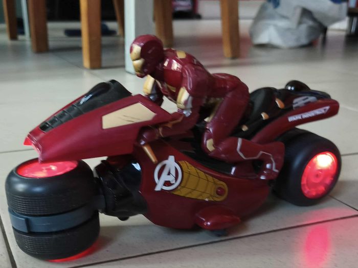 Moto radio commandé Avengers Iron Man - photo numéro 2