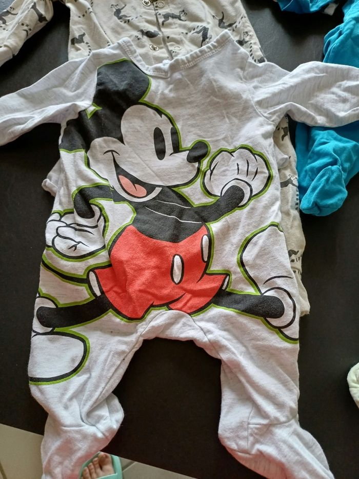 Lot 4 pyjamas 1 mois - photo numéro 3