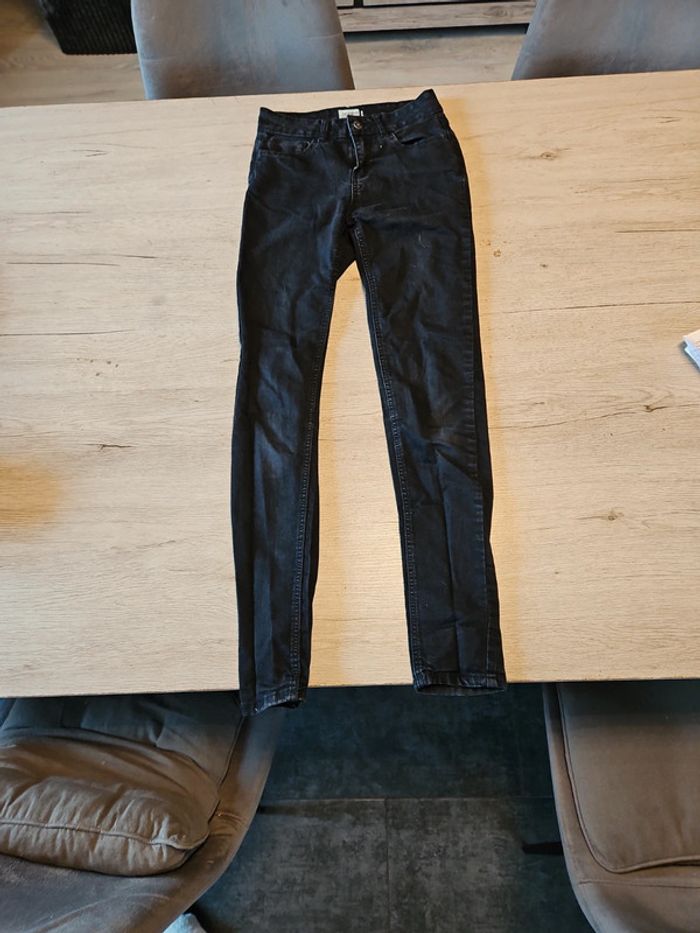 Jean s noir, skinny, Kiabi, taille 32 (12ans), bon état - photo numéro 5