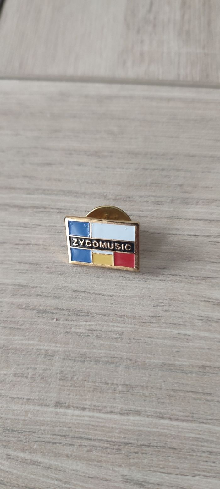 Pin's Zygomusic