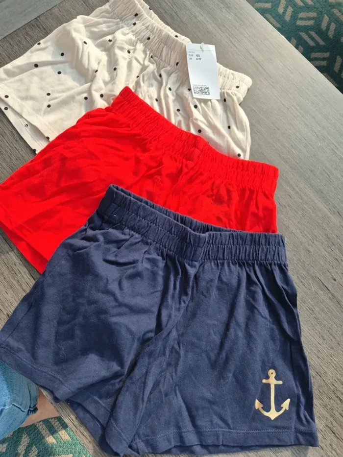 Lot de 3 shorts fille H&M neufs 6/7 ans