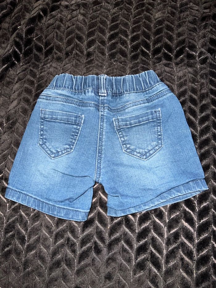 Short en jeans Disney Minnie taille 104/4 ans - photo numéro 2