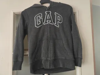 Gilet fourré à capuche Gap gris 6-7 ans