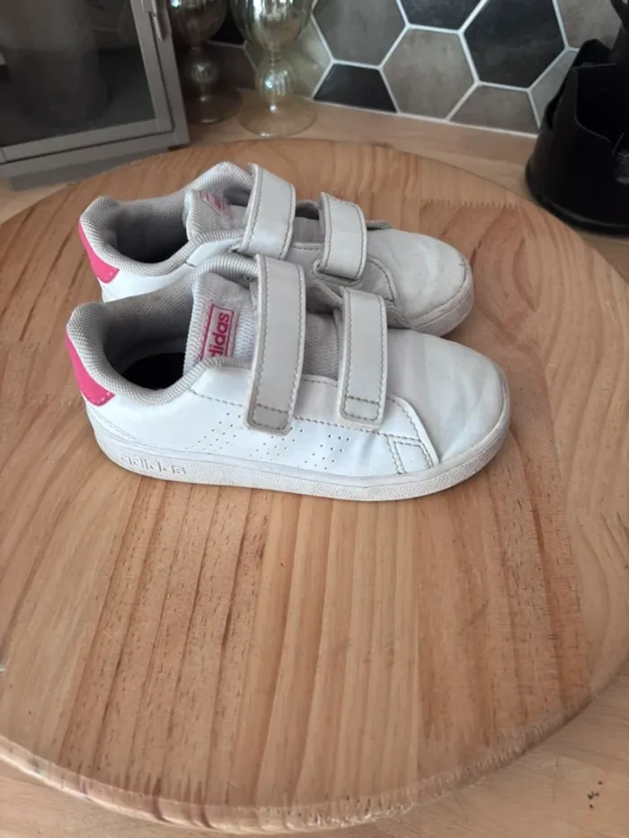 Basket Adidas blanche et fushia - P25