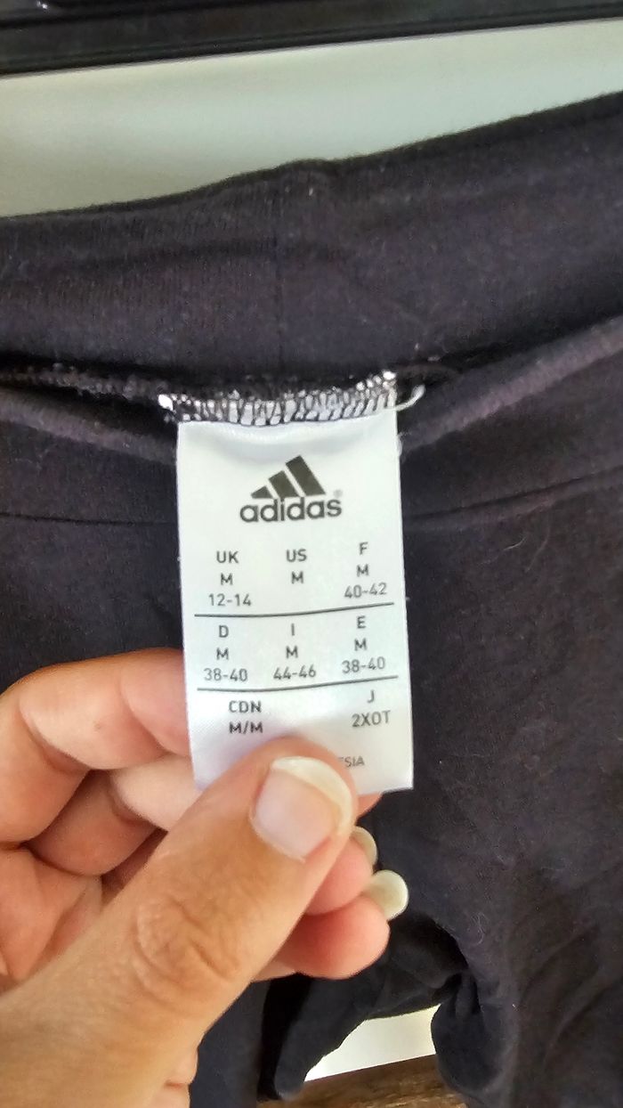 Jogging court Adidas taille M 40/42 - photo numéro 2
