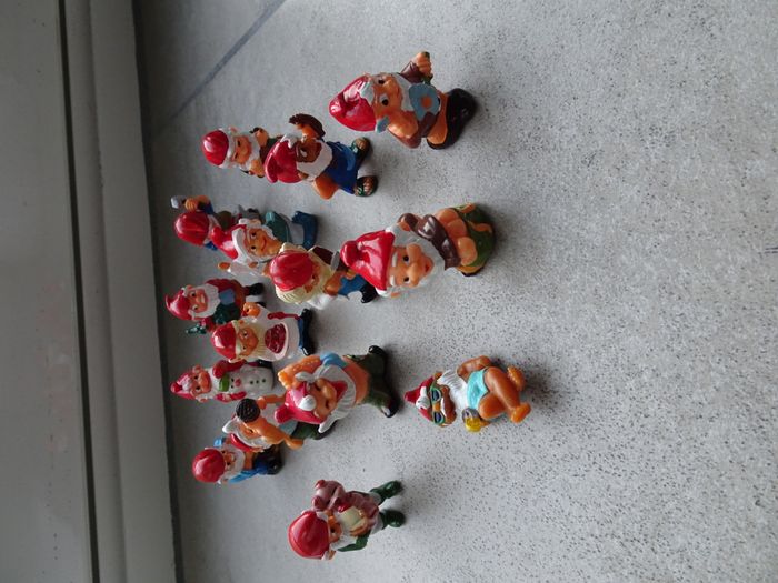 Figurines kinder nains - photo numéro 2