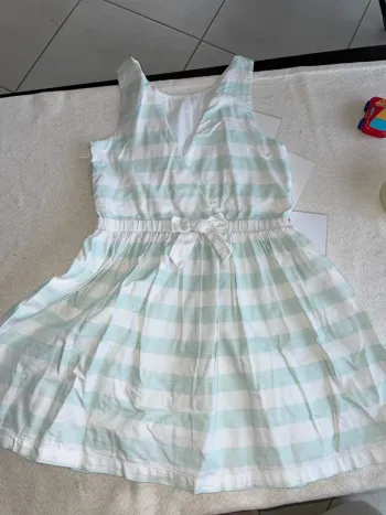 Robe sgmj 9 ans neuve