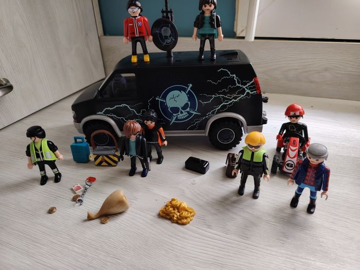 Véhicule playmobil des voleurs