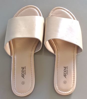 Sandales marque Ardene taille 38 couleurs beige pour femme