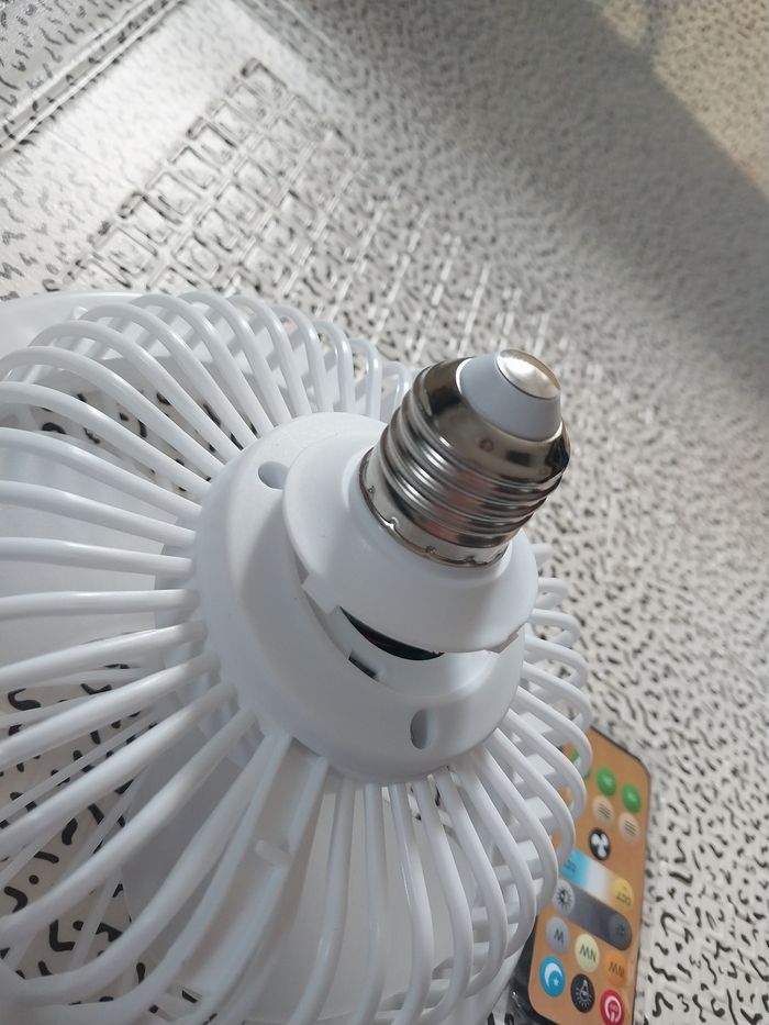 Ampoule ventilateur LED neuve avec télécommande - photo numéro 4