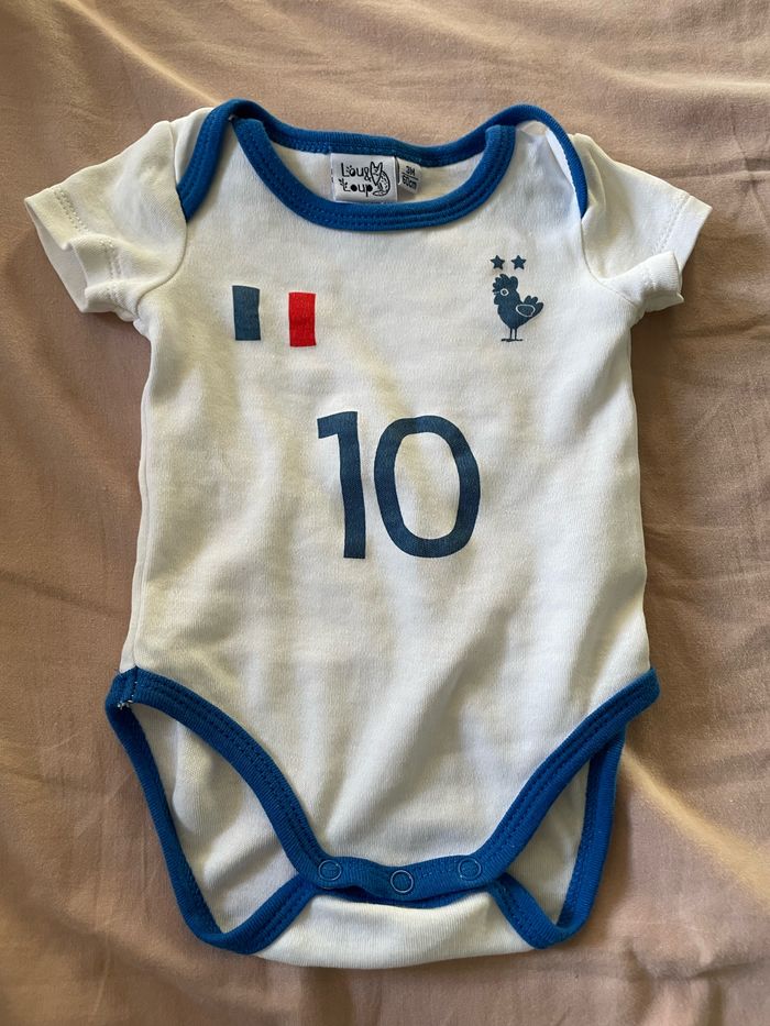 2 bodies manches courtes 3 mois - photo numéro 3