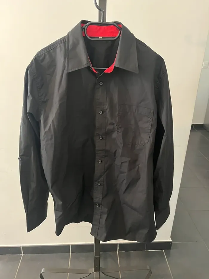 Chemise noire et rouge Taille 38/40
