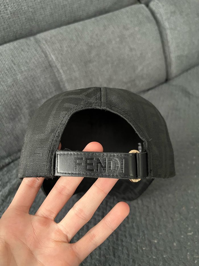 Casquette Fendi - photo numéro 2