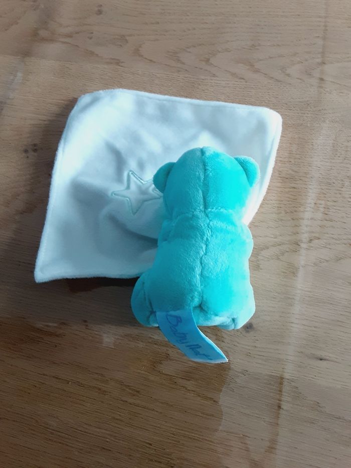 Doudou peluche bébé enfant Baby Nat ours bleu 11 cm et couverture blanche Neuve - photo numéro 3