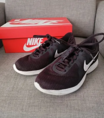 Baskets Nike Revolution 4 pointure 38