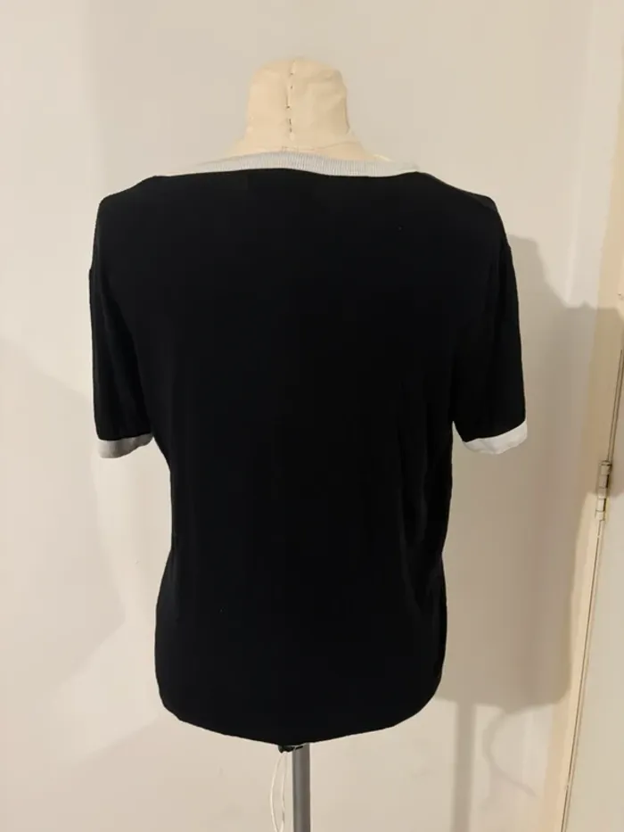 T-shirt noir à bordures blanches - photo numéro 2