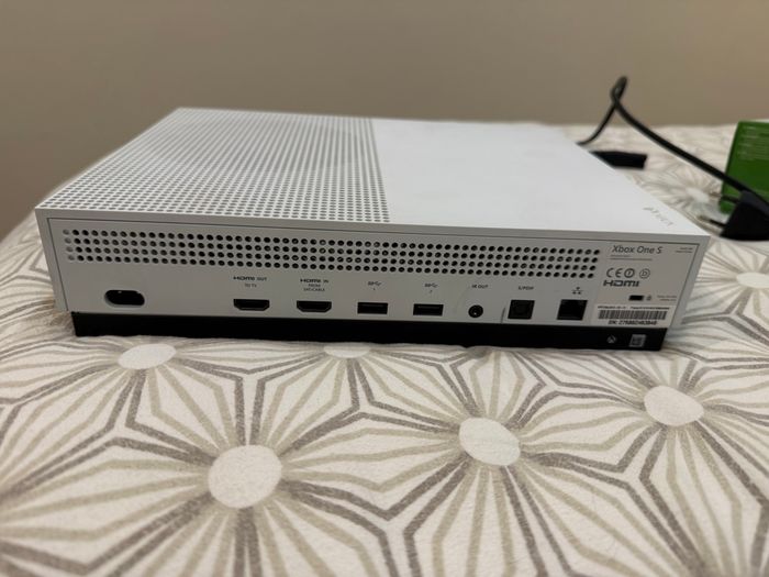 Xbox one S - 500Go + manette - photo numéro 5