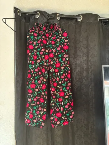 Joli pantalon fluide fleuri Kiabi
