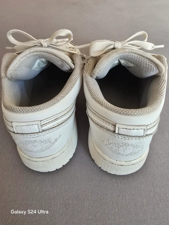 Nike Air Jordan 1 Low Blanche - Taille 36,5 - Très bon état - photo numéro 4