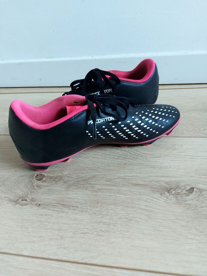 Crampons noir Adidas predator 36 2/3 - photo numéro 2