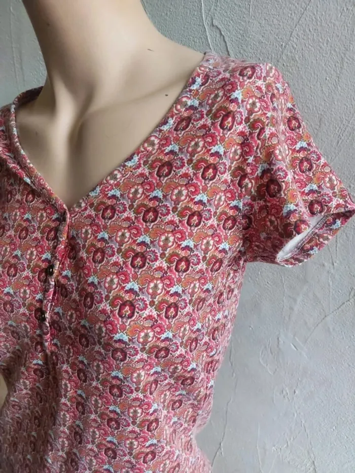 Joli tee-shirt à motifs floraux Taille S - photo numéro 3