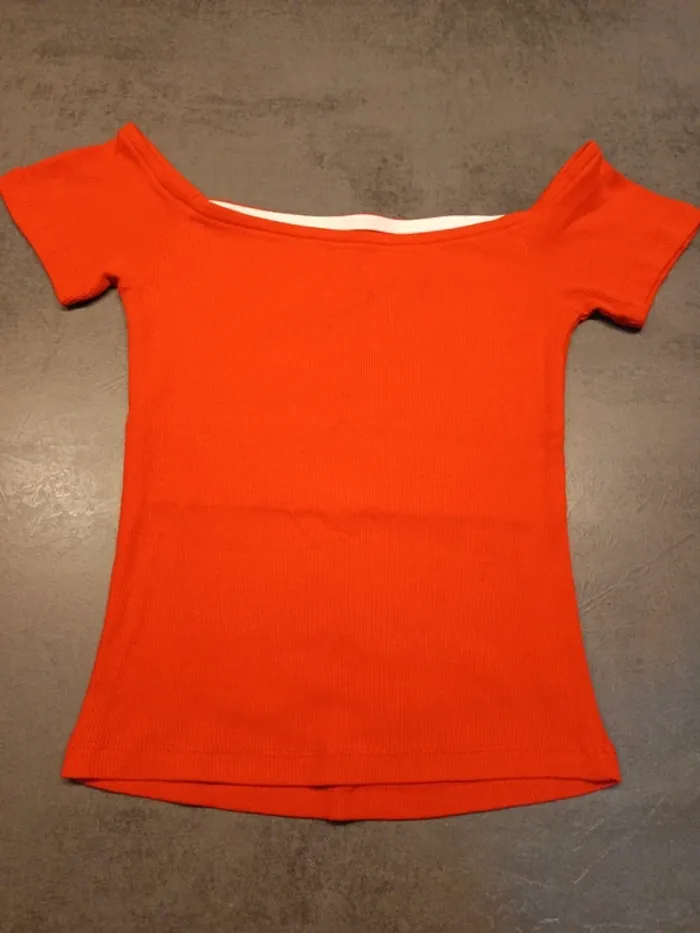 Vends top épaule dénudées Kiabi taille XS neuf sans étiquette. - photo numéro 3