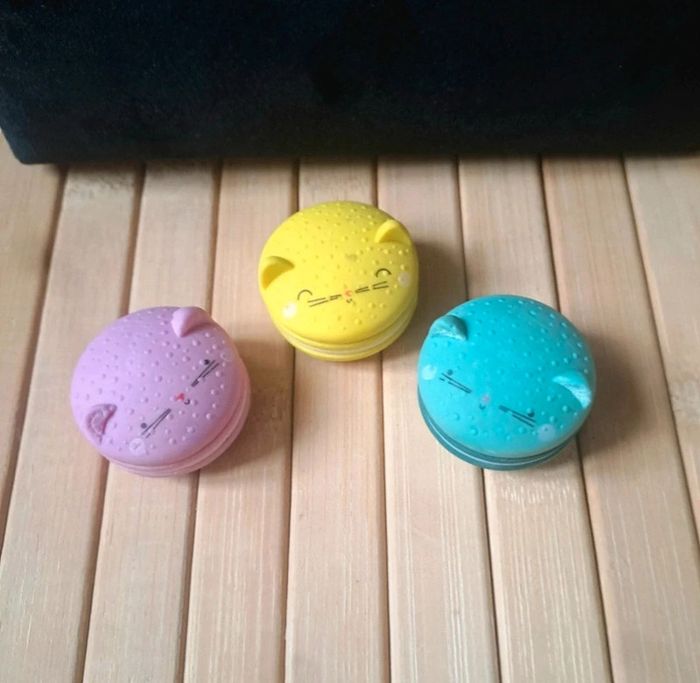 Lot des gommes macaron chat. - photo numéro 2