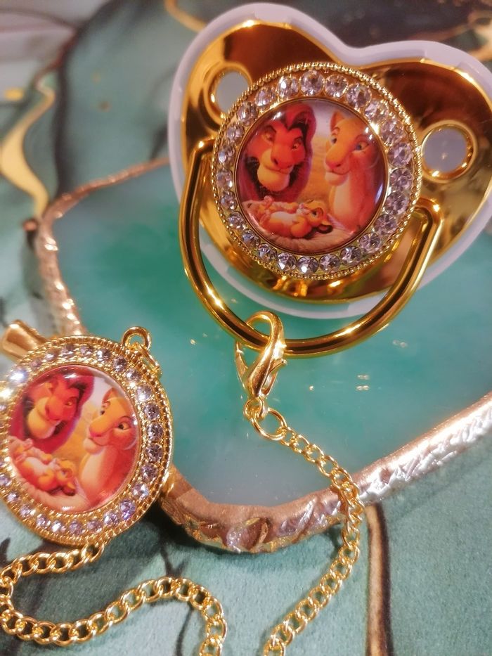 Sucette, tétine avec attache simba le roi lion - photo numéro 3