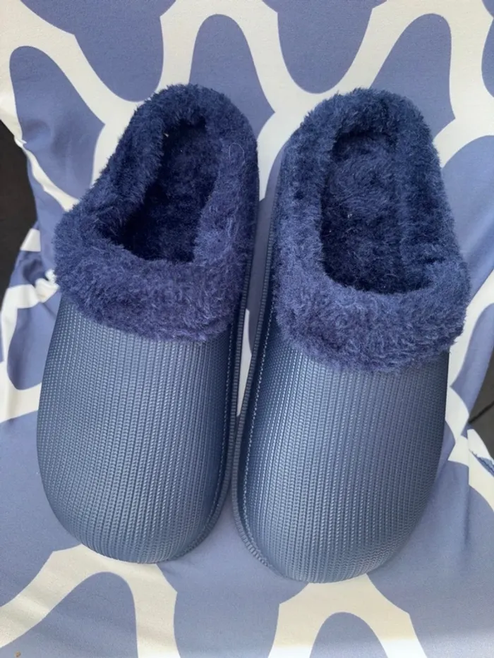 Sabots fourés  neuf style crocs t 37