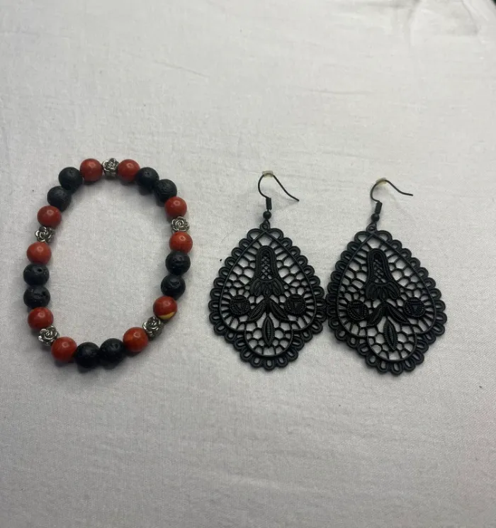 🔹 Bracelet perles volcaniques & BO dentelle noire 🔹