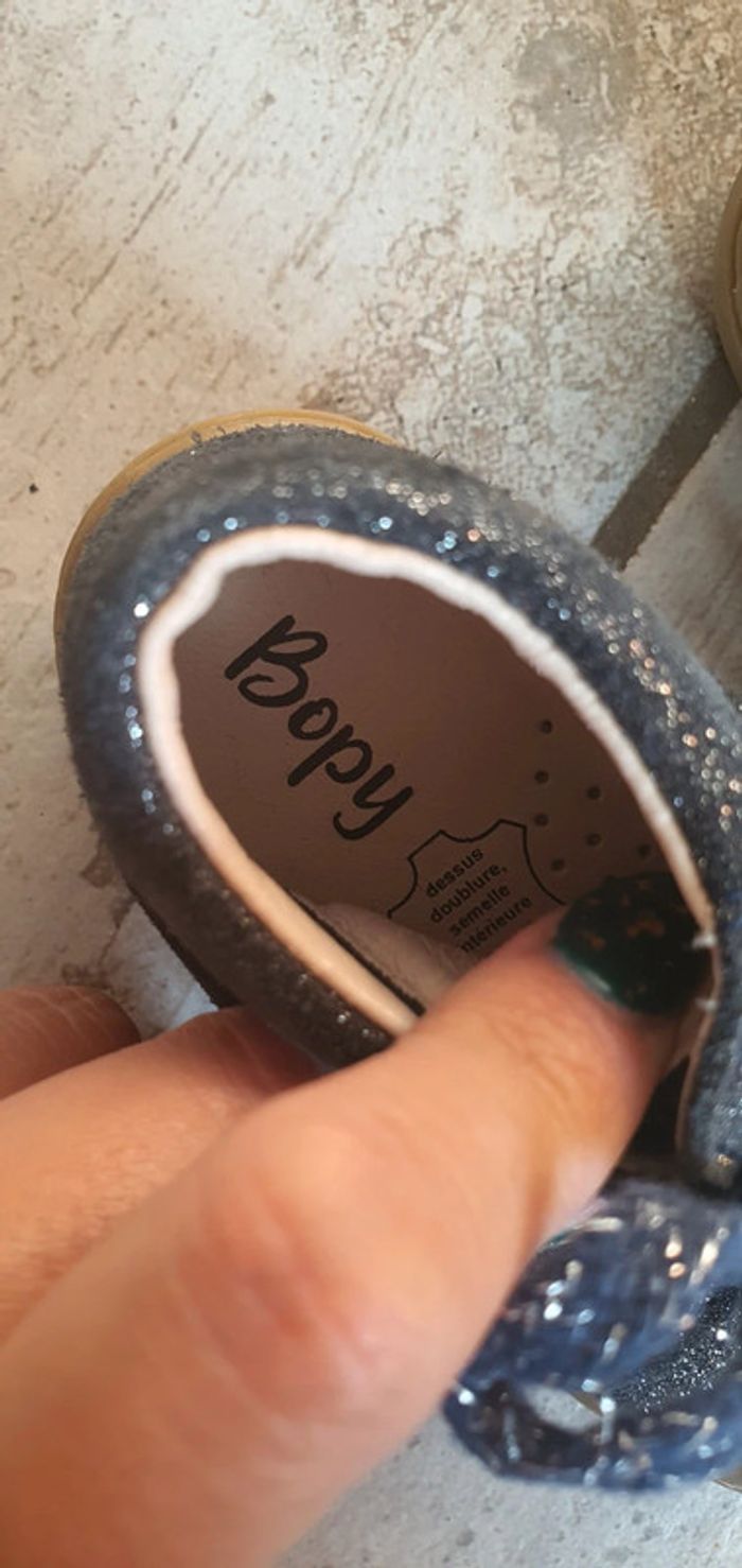 Chaussures bopy taille 19 en très bon état - photo numéro 3