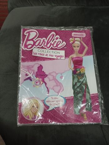 Robe de mes voyages barbie et livre neuf .la Birmanie