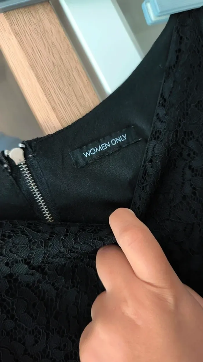 Robe noir style dentelle - photo numéro 6