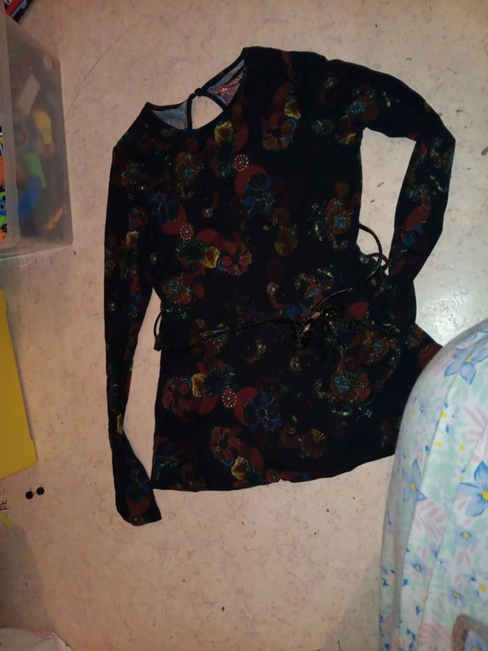 Haut desigual t. S ouverture dans le dos