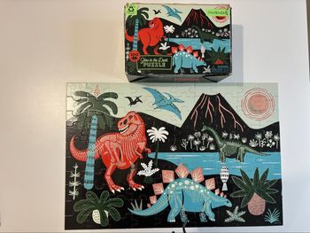 Puzzle dinosaure qui brille dans le noir 