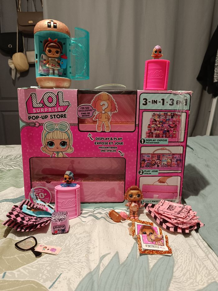 Pop up store poupée lol