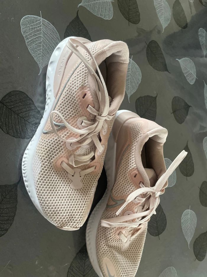 Baskets roses Nike Renew 37,5 - photo numéro 3