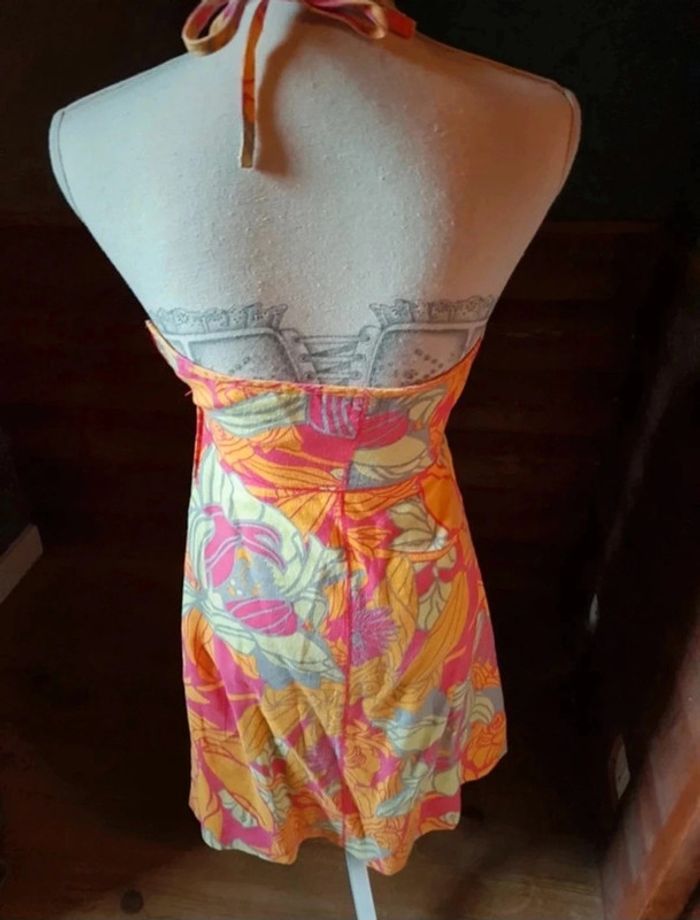 Robe dos nu - photo numéro 2
