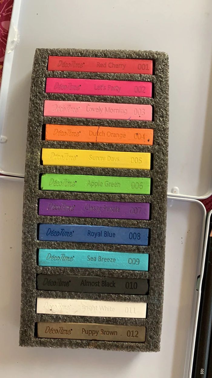 Lot Decotime 15 crayons couleurs et 12 pastels - photo numéro 3