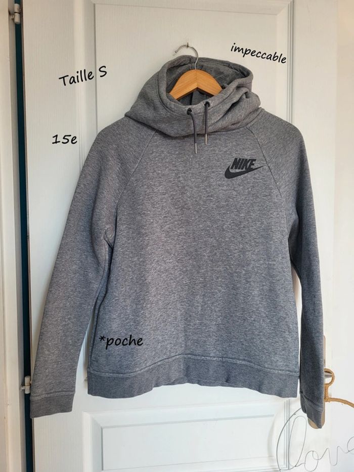 Sweat Nike taille S impeccable prix ferme