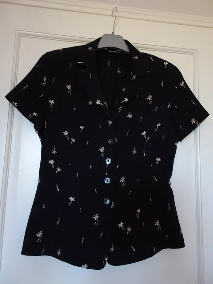 Chemiser/veste cacharel taille 38/40 - photo numéro 2