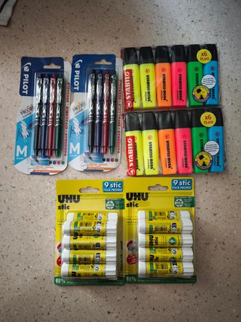 Lot de fournitures scolaires