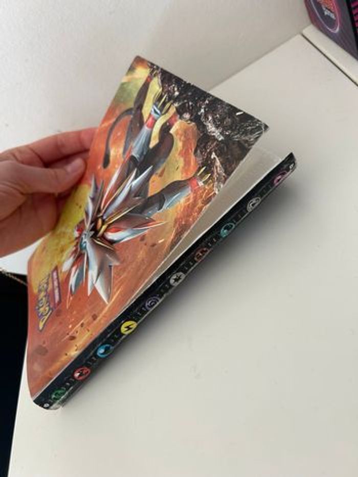 Classeur Ultra-pro Solgaleo et Lunala 4 poches - photo numéro 3