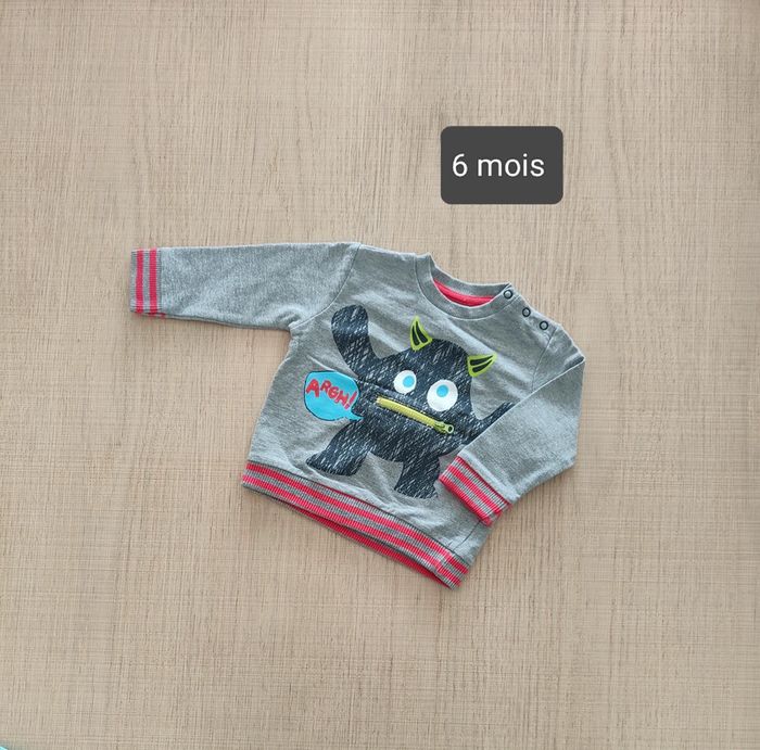 Pull motif monstre