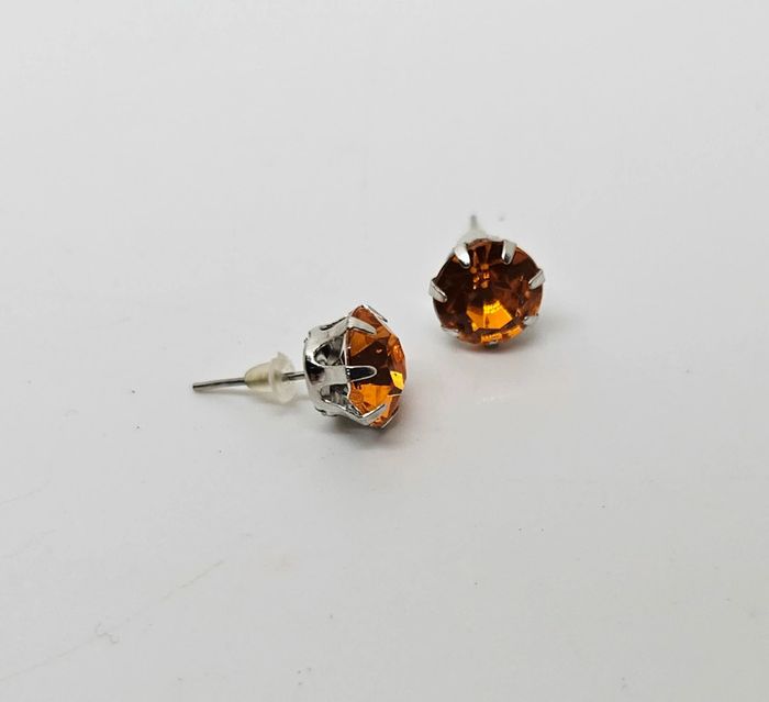Paire de boucles d'oreilles. Neuve.