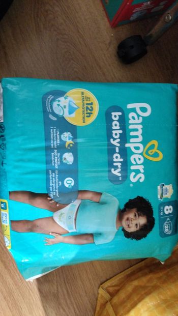 Paquet de couches taille 8 baby dry