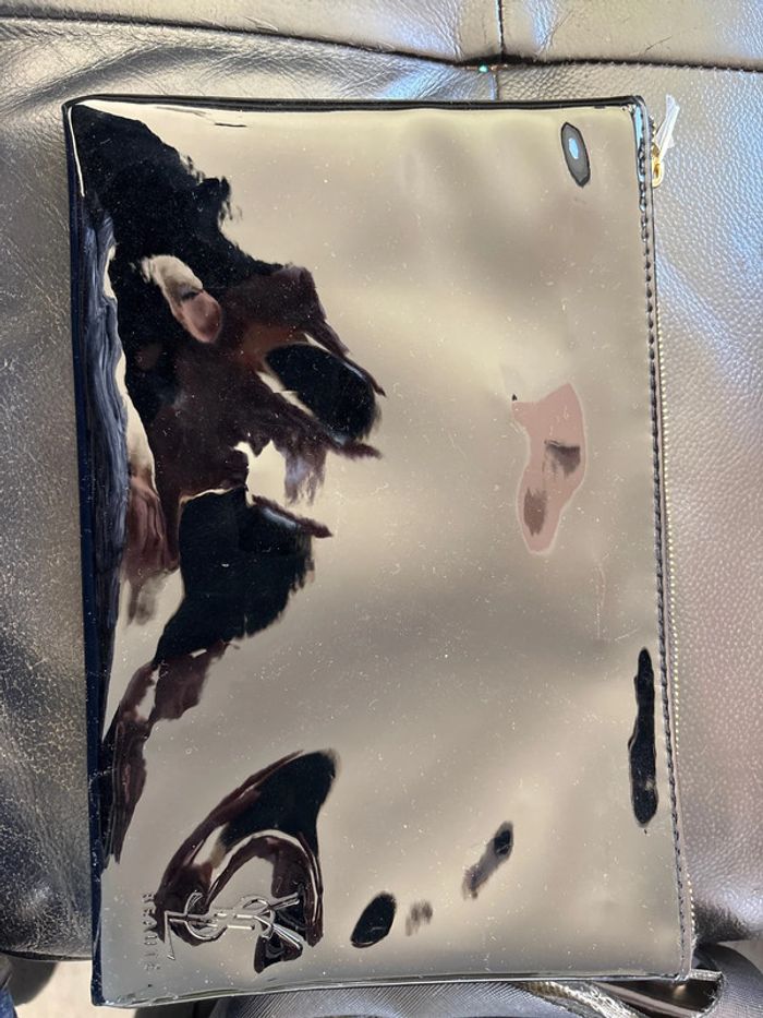 Pochette Yves st Laurent