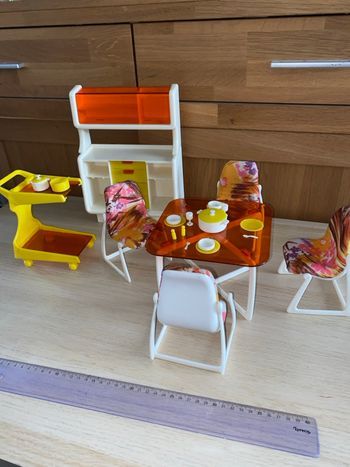 Barbie Mattel poupée salle manger table chaise 1977 1978 orange desserte vaisselle