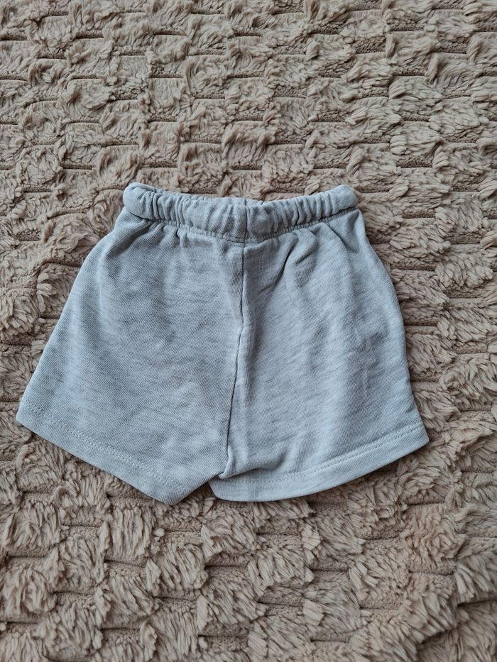 Short Taille 9 mois / 71 cm Neuf - photo numéro 2